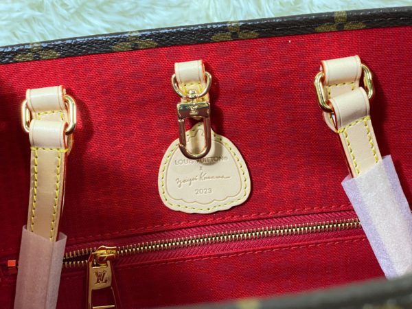 Louis Vuitton Onthego Medium Handbag - Image 4