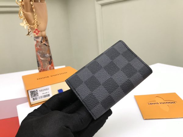 Louis Vuitton Damier Graphite 6 Key Case - Gray - Image 2