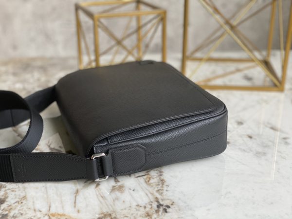 Louis Vuitton Cross Pattern District Small Messenger Bag - Black - Image 5