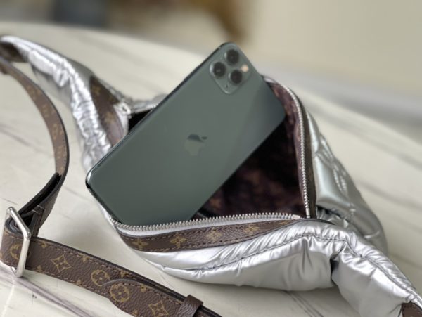Louis Vuitton Pillow Maxi Belt Bag - Silver - Image 4