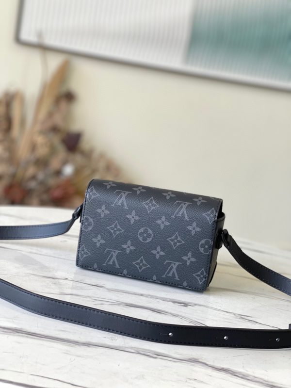 Louis Vuitton Steamer Wearable Wallet - Black - Image 4