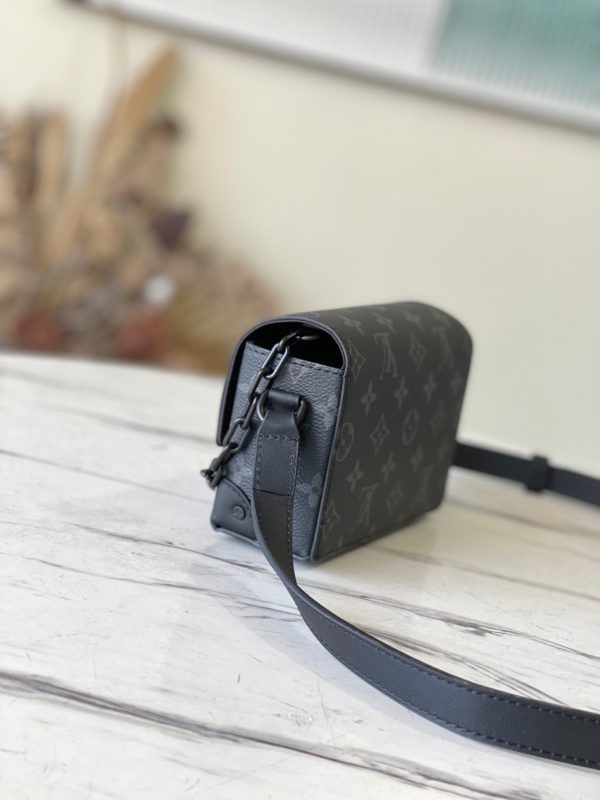 Louis Vuitton Steamer Wearable Wallet - Black - Image 5