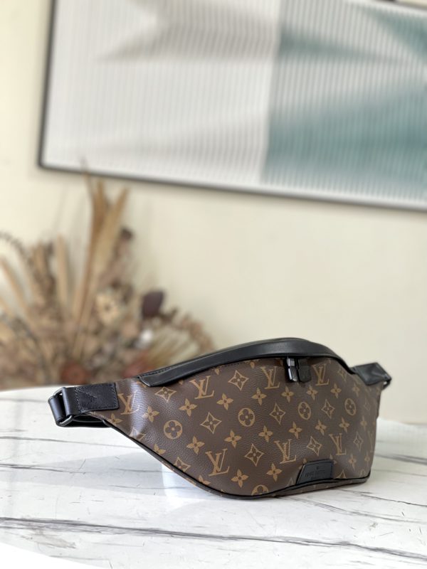Louis Vuitton Presbyopia DISCOVERY Waist Bag - Image 2