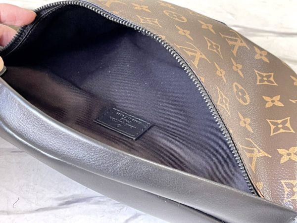 Louis Vuitton Presbyopia DISCOVERY Waist Bag - Image 4