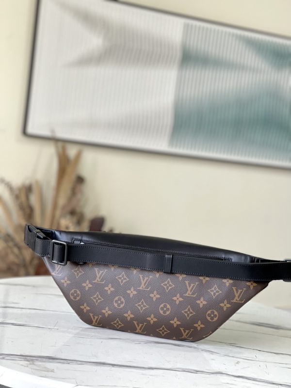 Louis Vuitton Presbyopia DISCOVERY Waist Bag - Image 5