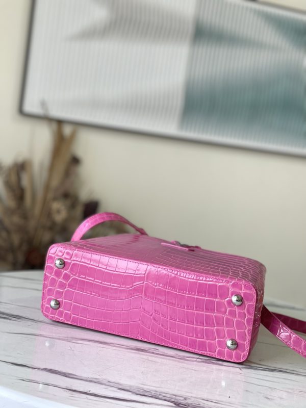 Louis Vuitton Precious Capucines Medium Handbag - Rose Red - Image 3