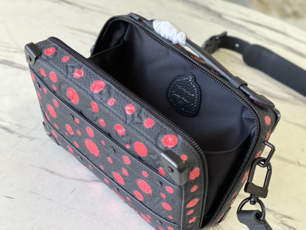 Louis Vuitton Soft Trunk handbag - Image 3