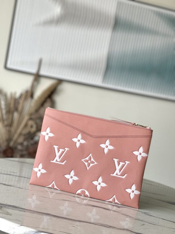 Louis Vuitton Silkscreen Daily Clutch - Pink