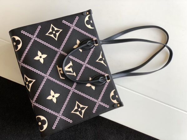 Louis Vuitton ONTHEGO Medium Handbag – Black - Image 3