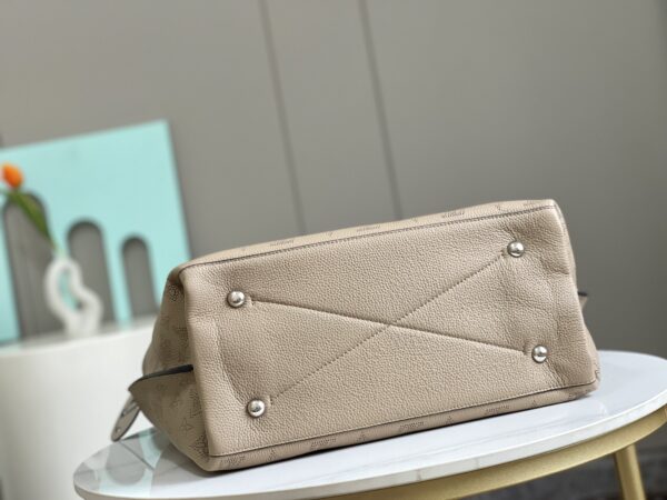 Louis Vuitton Carmel Hobo Tote Handbag - Caramel - Image 2