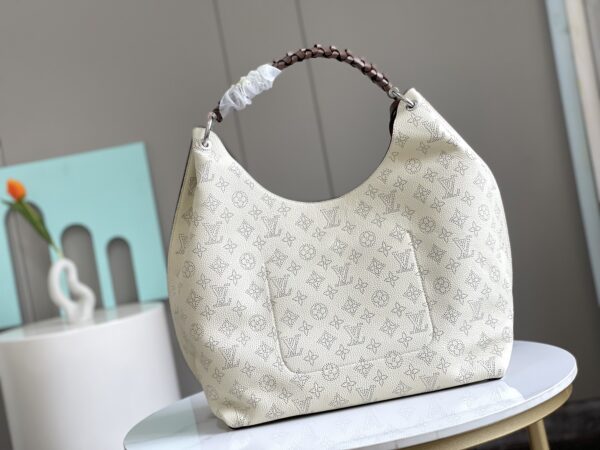 Louis Vuitton Carmel Hobo Tote Handbag - White - Image 4
