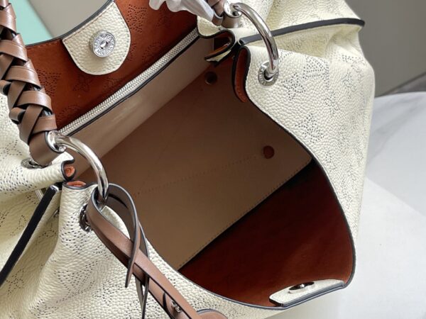 Louis Vuitton Carmel Hobo Tote Handbag - White - Image 2