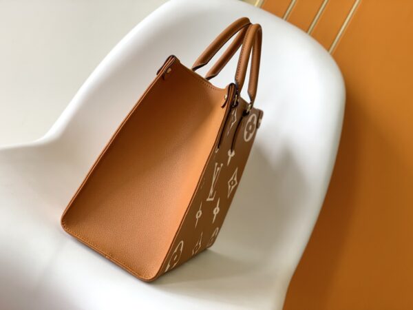 Louis Vuitton ONTHEGO Medium Handbag - Brown - Image 5