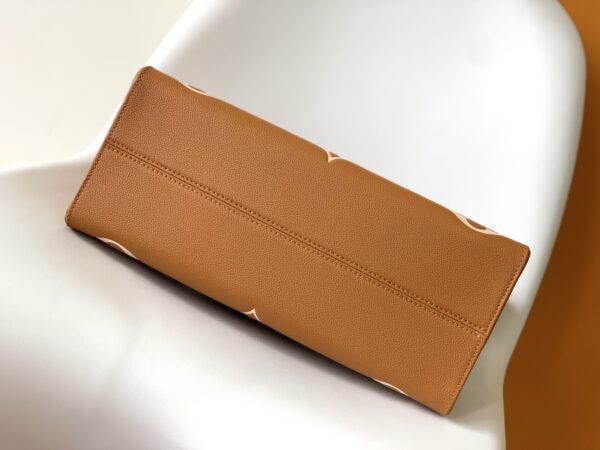 Louis Vuitton ONTHEGO Medium Handbag - Brown - Image 4