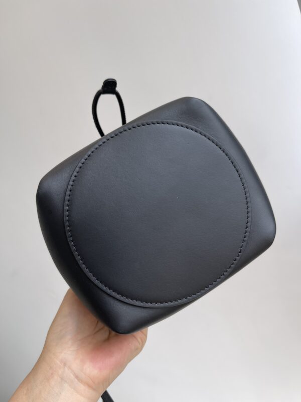 Burberry Single-Shoulder Crossbody Bucket Bag - Black - Image 4