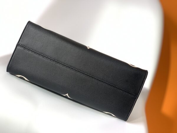 Louis Vuitton ONTHEGO Medium Handbag - Black - Image 3
