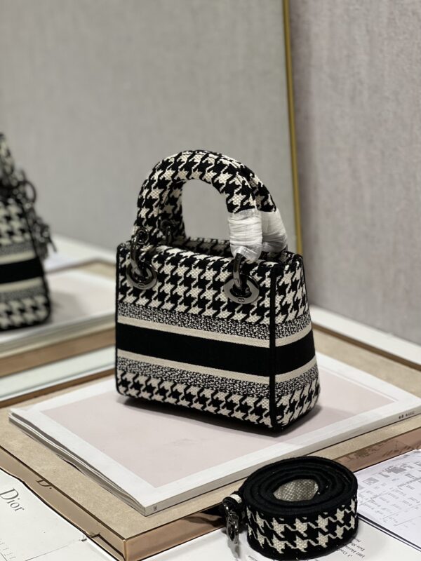 Dior Lᴀᴅʏ Embroidered Diana Bag - Houndstooth - Image 5