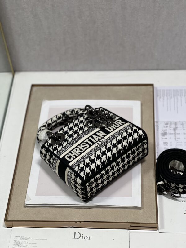 Dior Lᴀᴅʏ Embroidered Diana Bag - Houndstooth - Image 4