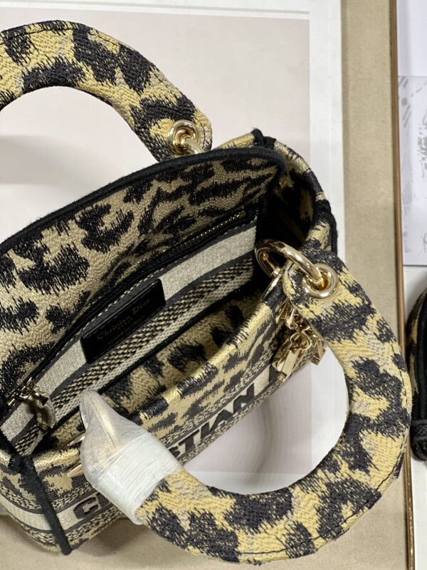 Dior Lᴀᴅʏ Embroidered Diana Bag - Leopard print - Image 2
