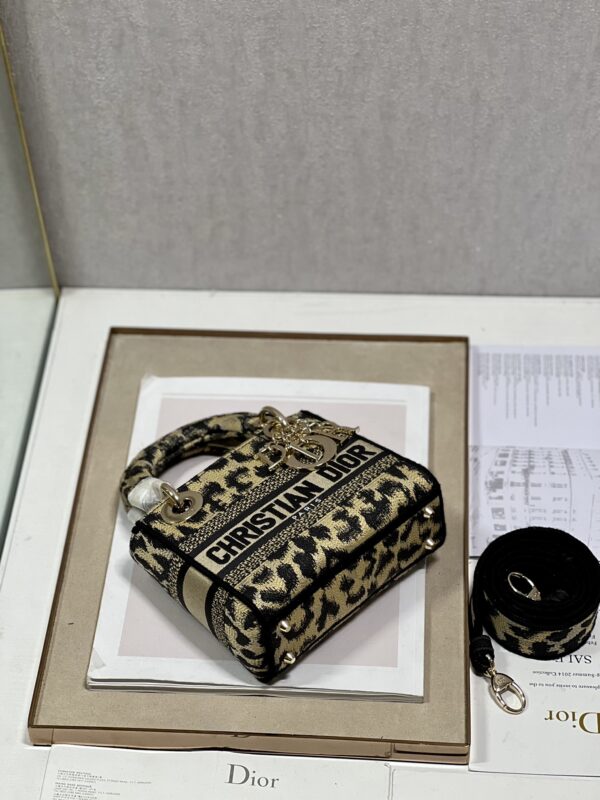 Dior Lᴀᴅʏ Embroidered Diana Bag - Leopard print - Image 3