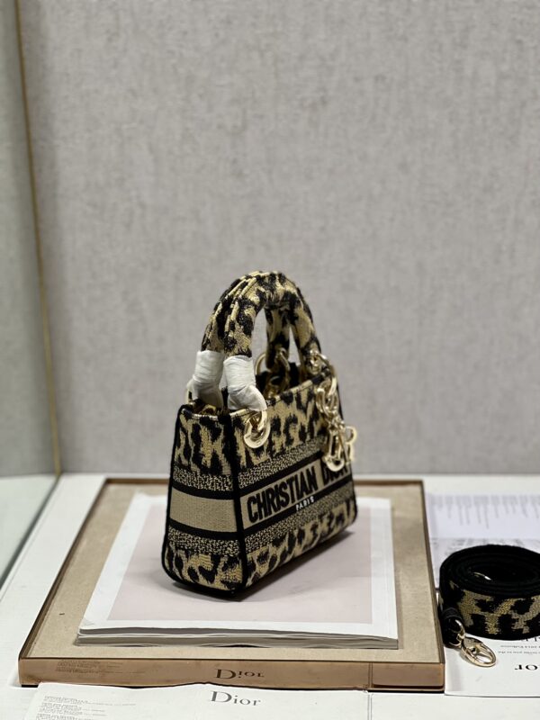 Dior Lᴀᴅʏ Embroidered Diana Bag - Leopard print - Image 4