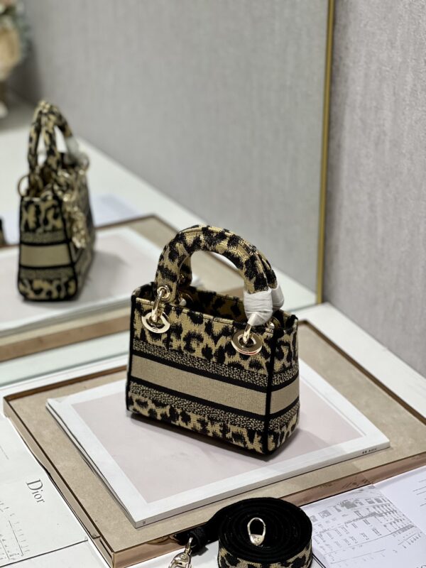 Dior Lᴀᴅʏ Embroidered Diana Bag - Leopard print - Image 5