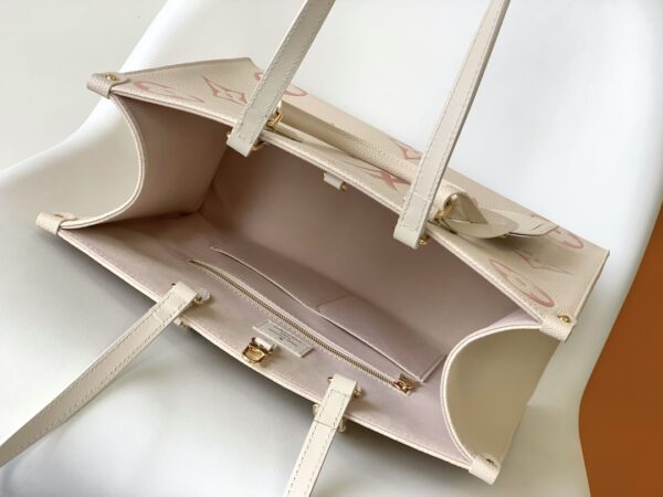 Louis Vuitton ONTHEGO Medium Handbag – White - Image 3