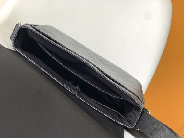 Louis Vuitton District Medium Messenger Bag - Gray - Image 2