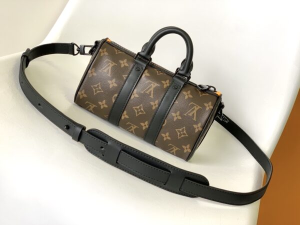 Louis Vuitton Summer Doll Series Men’s Bag - Image 4