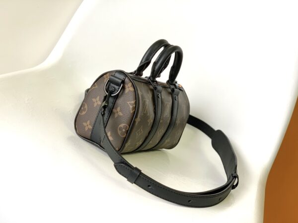 Louis Vuitton Summer Doll Series Men’s Bag - Image 5