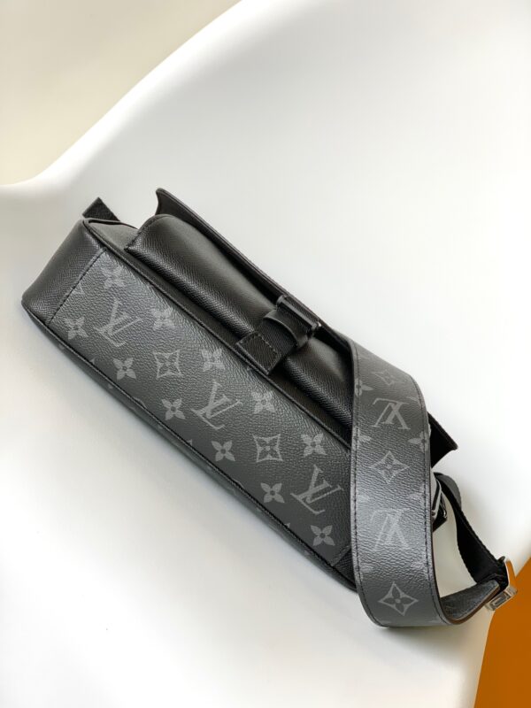 Louis Vuitton Taigarama Messenger Bag - Black - Image 3