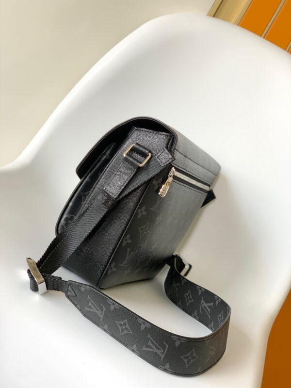 Louis Vuitton Taigarama Messenger Bag - Black - Image 5