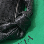 Bottega Veneta Women's Medium Jodie Handbag - Black - Image 2