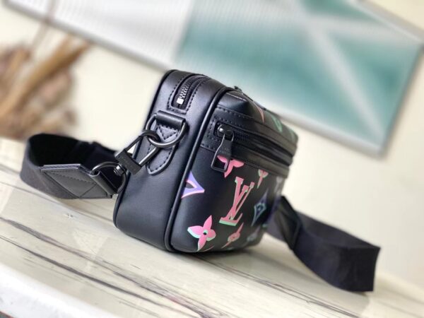 Louis Vuitton Comt Small Messenger Bag - Image 5