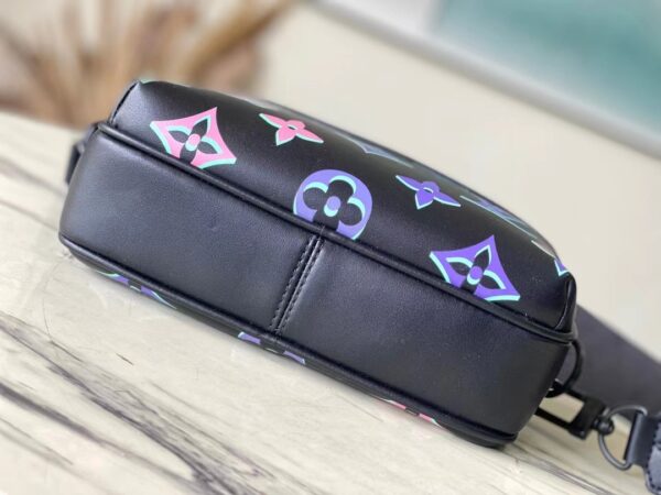 Louis Vuitton Comt Small Messenger Bag - Image 3